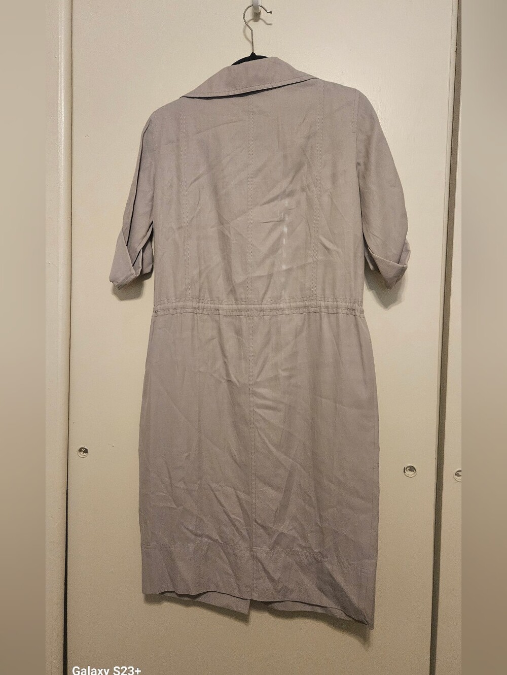 ST JOHN Size 4 Button-Front Utility Shirt Dress in Light Taupe - Picture 3 of 6